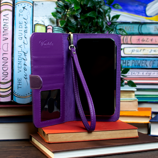Vendula Travelling Library Universal Flip Phone Case