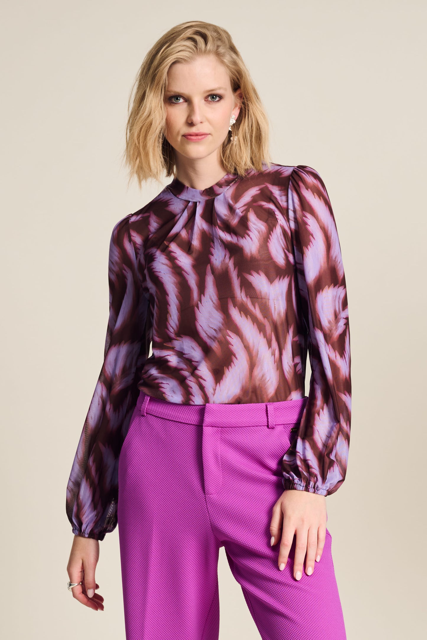 POM Feathers Brown Top