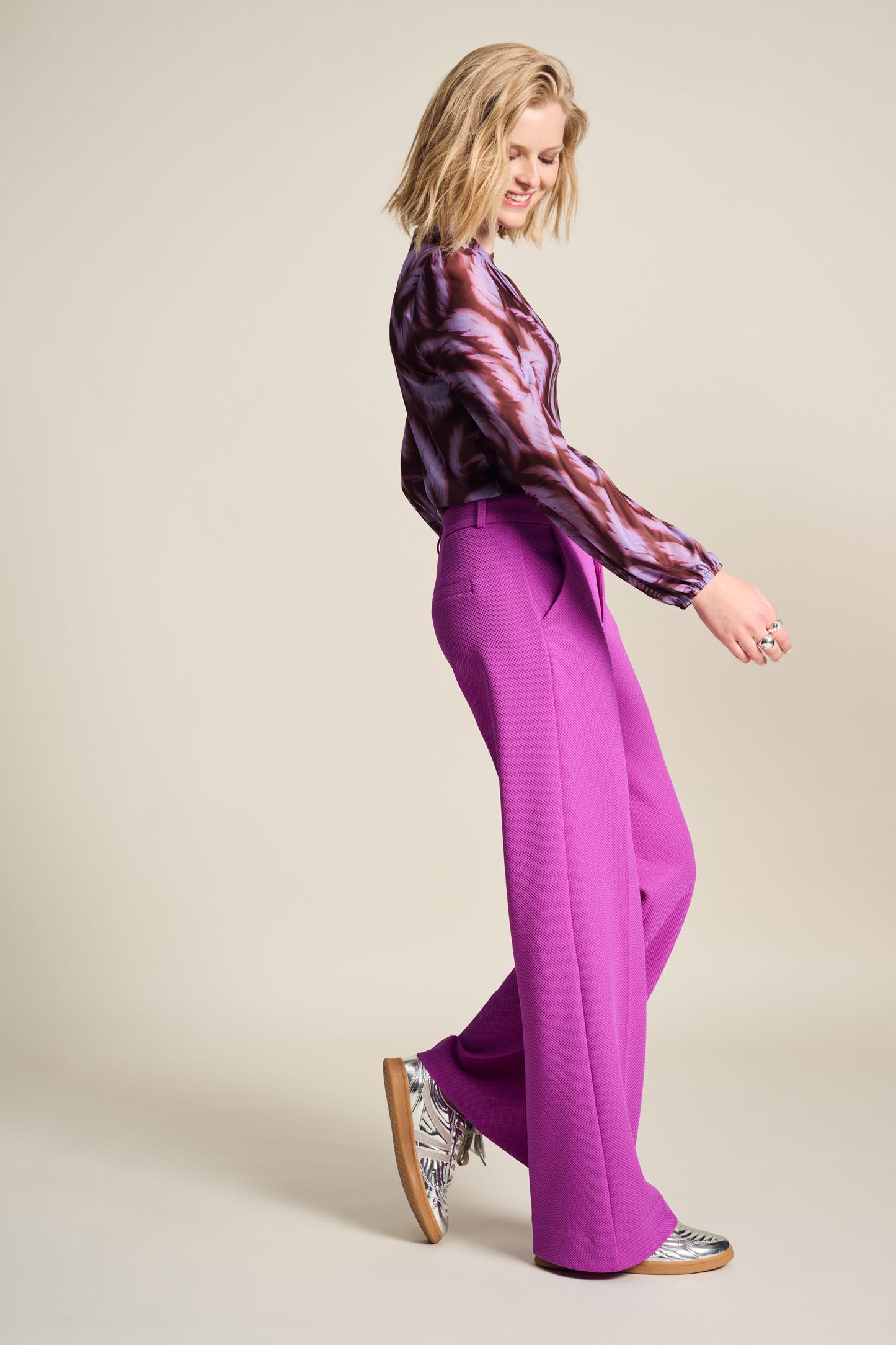 POM Feathers Brown Top