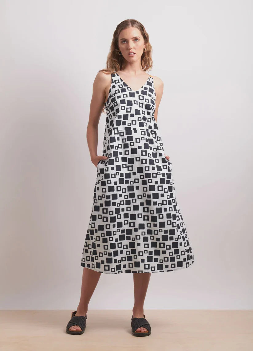 Neris On the Pull Dress~ Lino
