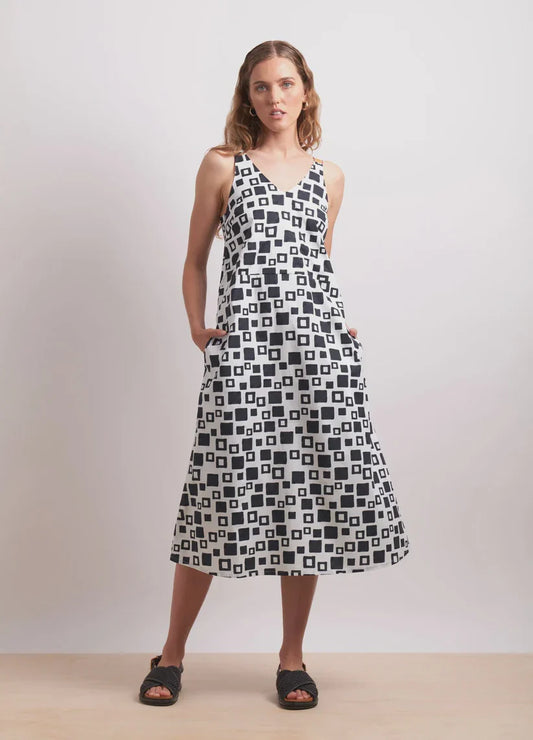 Neris On the Pull Dress~ Lino