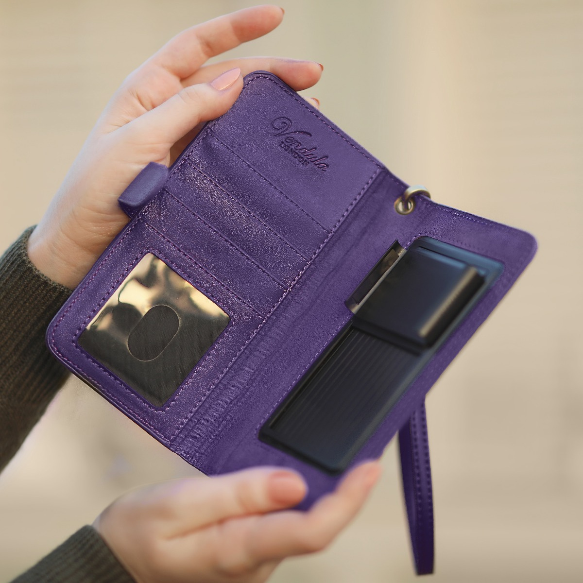 Vendula Travelling Library Universal Flip Phone Case