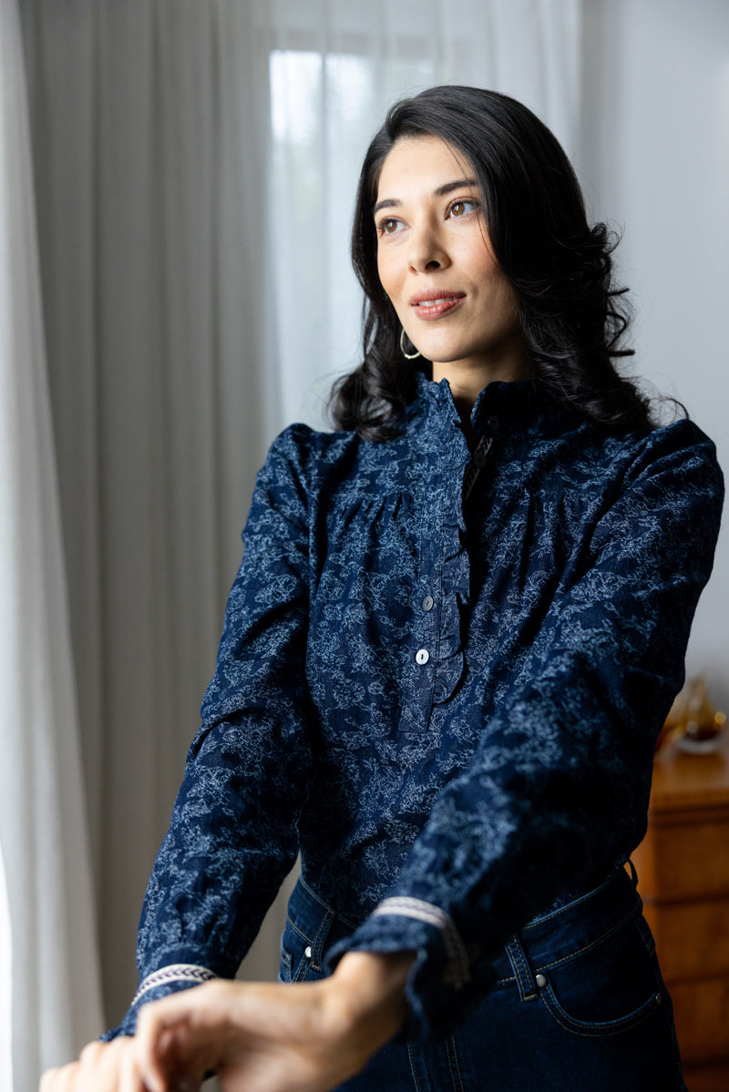 Foil Frilling Shirt Tapestry