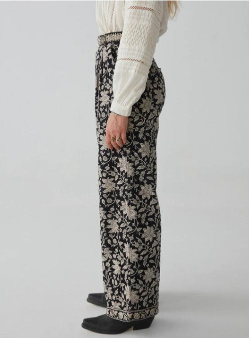 Maison Hotel Pepa Pant (ying yang)